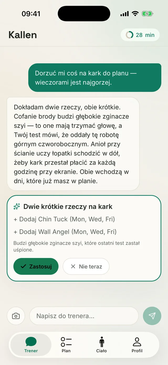 Ekran czatu z trenerem Kallen: karta z propozycją dodania dwóch ćwiczeń na kark, z przyciskami Zastosuj i Nie teraz