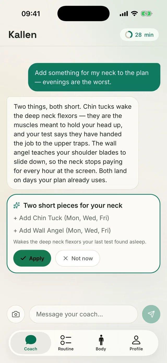 Chat con il coach di Kallen: una scheda propone due brevi esercizi per il collo, con i pulsanti «Apply» e «Not now»